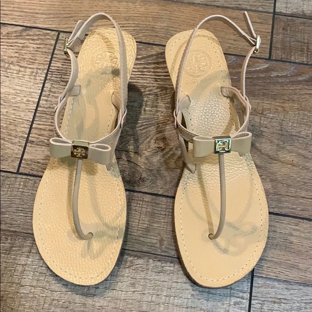 Tory Burch Beige Bow T-Strap Sandal with Gold Logo